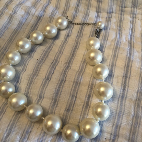 Assorted necklaces - Picture 2 of 16